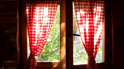 Cum să-ți răcorești dormitorul înainte de culcare? Trucul este simplu!