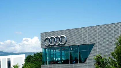 Un mare producător auto german vrea să oprească comerțul cu propriile mașini