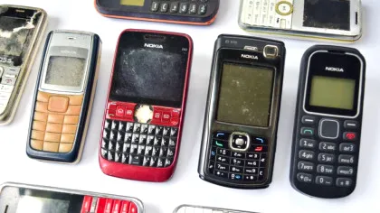 Ce fac oamenii cu telefoanele vechi și de ce aleg această „soluție”?