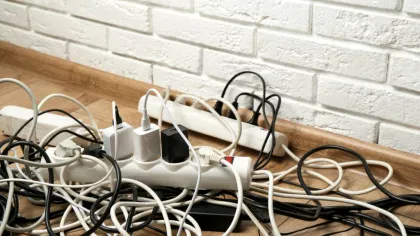 De ce nu ar trebui să încărcăm niciodată trotinete sau biciclete electrice la prelungitor?