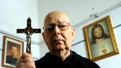 Viața incredibilă a preotului care ar fi făcut peste 60.000 de exorcizări. Gabriele Amorth, exorcistul șef al Vaticanului