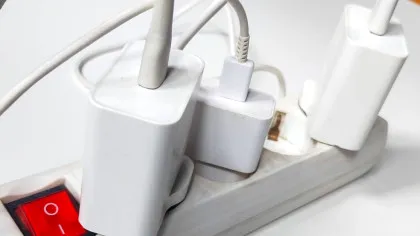 De ce nu este bine să lăsăm încărcătorul în priză toată ziua?