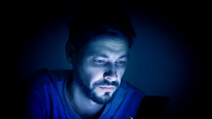 Cum ne este influențat creierul de lumina albastră?