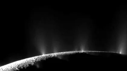 Astronomii tocmai au descoperit că unul dintre sateliții lui Saturn are o influență uriașă asupra planetei