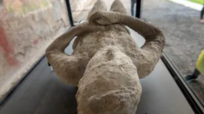 Erupția Vezuviului ar fi avut loc în august. Atunci de ce victimele din Pompeii purtau haine groase de lână?