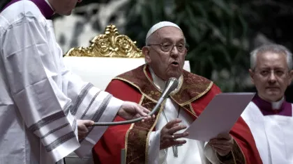Papa Francisc a criticat armele și contraceptivele