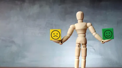 De ce suferim atunci când oamenii sau viața nu se ridică la nivelul așteptărilor? Psihologia, neuroștiința și filozofia explică