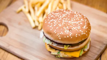 McDonald’s va vinde, în premieră, burgeri mai mari