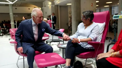 Regele Charles a vizitat un centru de tratare a cancerului din Londra