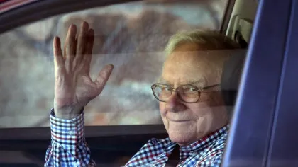 Cui va preda Warren Buffett imperiul de 400 de miliarde de dolari?