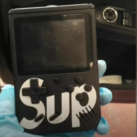 „Game Boy”, folosit de hoți pentru a fura zeci de mașini