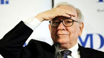 Warren Buffett, al 8-lea cel mai bogat om din lume. S-a lansat în afaceri cu gumă de mestecat, reviste și Coca-Cola