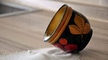 Test de cultură generală. De ce unii oameni aruncă sare peste umăr?