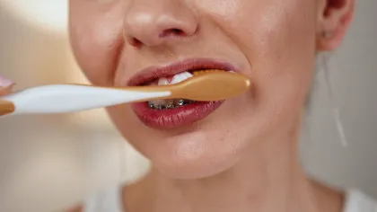 De ce este foarte important să ne spălăm pe dinți atunci când suntem internați în spital?