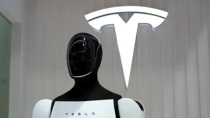 Schimbare strategică la Tesla: Oprește producția pentru Model S și X și investește masiv în roboți umanoizi și inteligență artificială