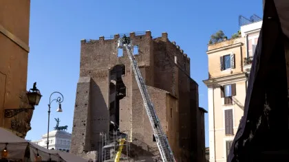 Un turn din Roma construit în 1216 s-a prăbușit