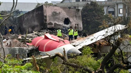De ce pilotul avionului prăbușit în India este considerat „erou”: „Ar fi fost sute de victime în plus”