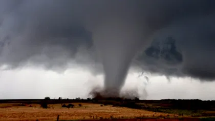 Povestea omului care a rămas captiv în interiorul unei tornade și a scăpat cu viață