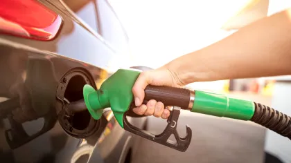 Prețul la carburanți în România. Ce se întâmplă dacă petrolul ajunge la 100 de dolari?