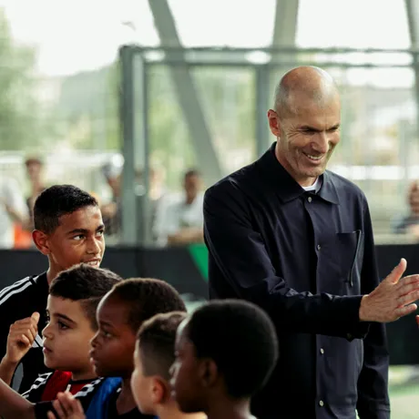 Legenda fotbalului Zinedine Zidane este noul ambasador al EA SPORTS FC FUTURES