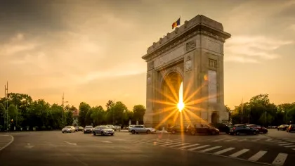 Arcul de Triumf din București, iluminat în albastru de Ziua Europei