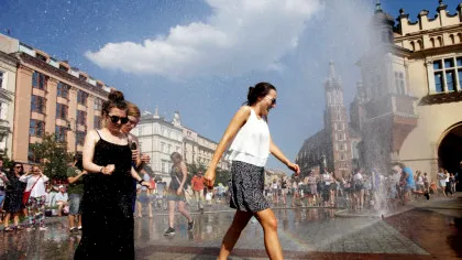 Ce haine te ajută cu adevărat să suporți canicula. Culoarea nu este cel mai important criteriu