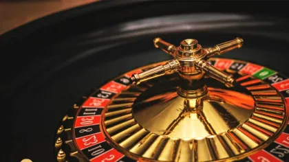 Ce se întâmplă la nivel psihologic când se învârte roata la ruletă? (P)