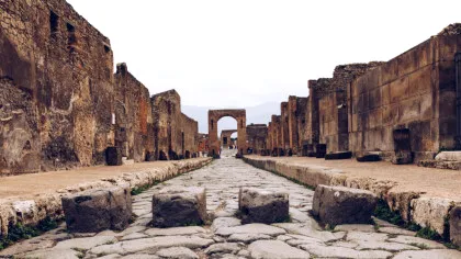 Arheologii au reconstruit un tavan cu fresce din orașul antic Pompeii