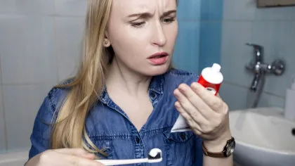 Pasta de dinți făcută din păr ar putea fi viitorul sănătății dentare