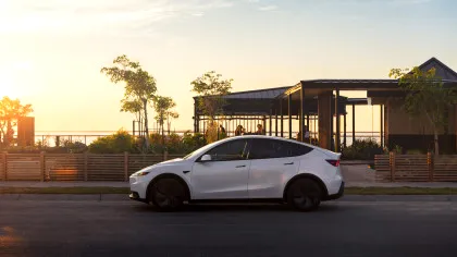 Tesla Model Y Standard este disponibilă pentru comandă și în România / Prețuri de la 40.000 de euro pentru o autonomie de 537 de kilometri