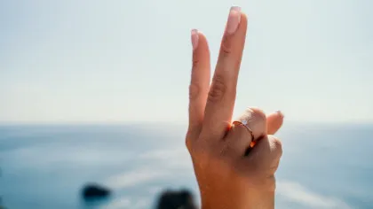 O nouă modă printre femeile divorțate. Ce fac cu inelele de logodnă?