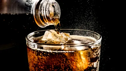 Pericolul din băuturile acidulate: Câte minute pierdem din viață dacă le consumăm?