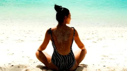 Corina Caragea, în costum de baie. Imagini cu prezentatoarea de la PRO TV dintr-un paradis acvatic