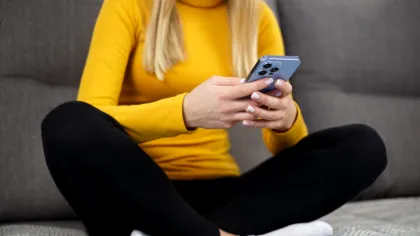 Un studiu a dezvăluit o legătură între jocurile pe telefon și durerile de spate și de încheieturi