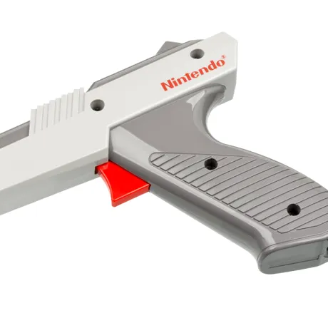 Pistol Nintendo pentru jocul Duck Hunt, folosit pentru jefuirea unui magazin