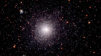 Telescopul Webb a descoperit un roi de galaxii neobișnuit de matur pentru Universul timpuriu