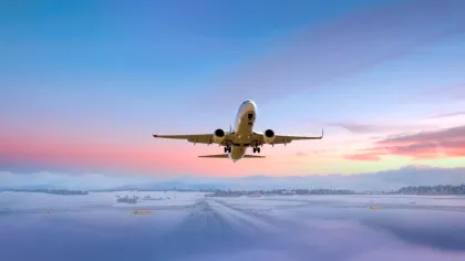 Prețul combustibilului scade, dar biletele de avion rămân scumpe