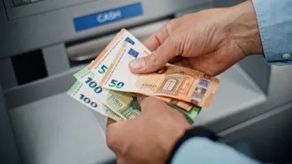 Mare atenție la bancnotele false! La ce să fii atent atunci când primești restul într-o localitate străină?