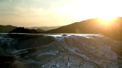 Vulcanii Noroioși – locul desprins de pe o altă planetă