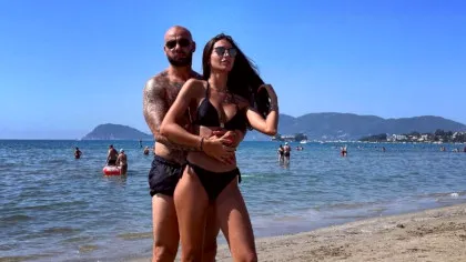 FOTO. Iubita lui Giani Kiriță a renunțat la sutien la plajă și a atras toate privirile