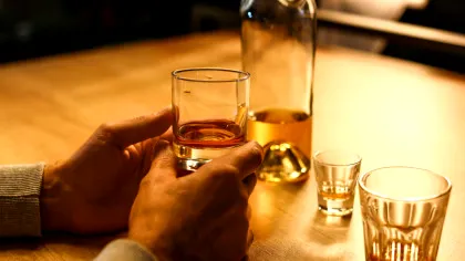 Cercetătorii nu se așteptau! Cât de mult a crescut consumul de alcool și droguri la locul de muncă?