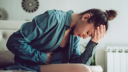 Durerile menstruale severe din adolescență cresc riscul de dureri cronice la vârsta adultă