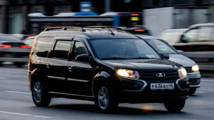 Vânzările de automobile din Rusia au scăzut cu 15,6% în 2025, după doi ani de redresare / Lada rămâne marca preferată / Șapte branduri chinezești în top 10