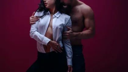 BANCUL ZILEI. Bulă intră într-un magazin erotic: Vreau o păpușă gonflabilă, domnișoară!