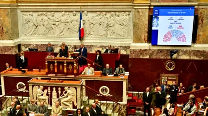 Criză politică majoră în Franța după ce Guvernul Francois Bayrou a căzut