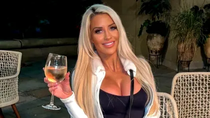 FOTO. Milionarul a petrecut noaptea cu o blondă, înainte să anunțe despărțirea de soție. S-a aflat cine e misterioasa femeie