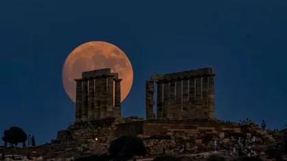 Luna Plină de la sfârșitul lunii august aduce o surpriză pentru turiștii care își petrec vacanța în Grecia