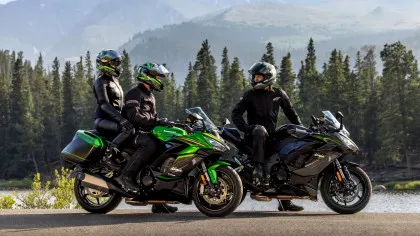 Ghid practic pentru echipamentul moto de ploaie: ce contează atunci când vremea se schimbă