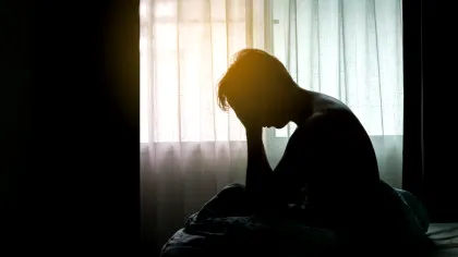 Cum îi sprijinim pe cei care au pierdut pe cineva drag ori sunt la final de viață? Ghid empatic, bazat pe psihologie