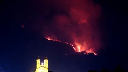 Cercetătorii au găsit dovezi microscopice că magma se fracturează și se reface în mod repetat în timpul erupțiilor